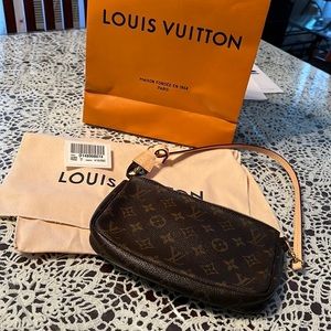 Louis Vuitton pochette accessoires